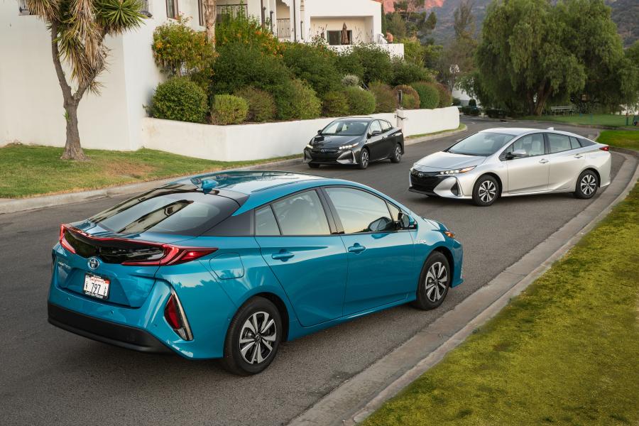  Toyota Prius Prime 2016 года  (NA) (фото 11 из 55)